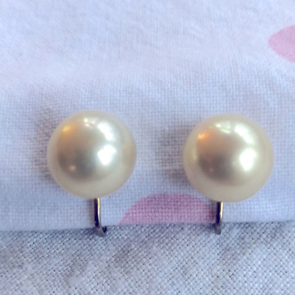 3 pairs gold-tone clip-on earrings - Picture 7 of 9